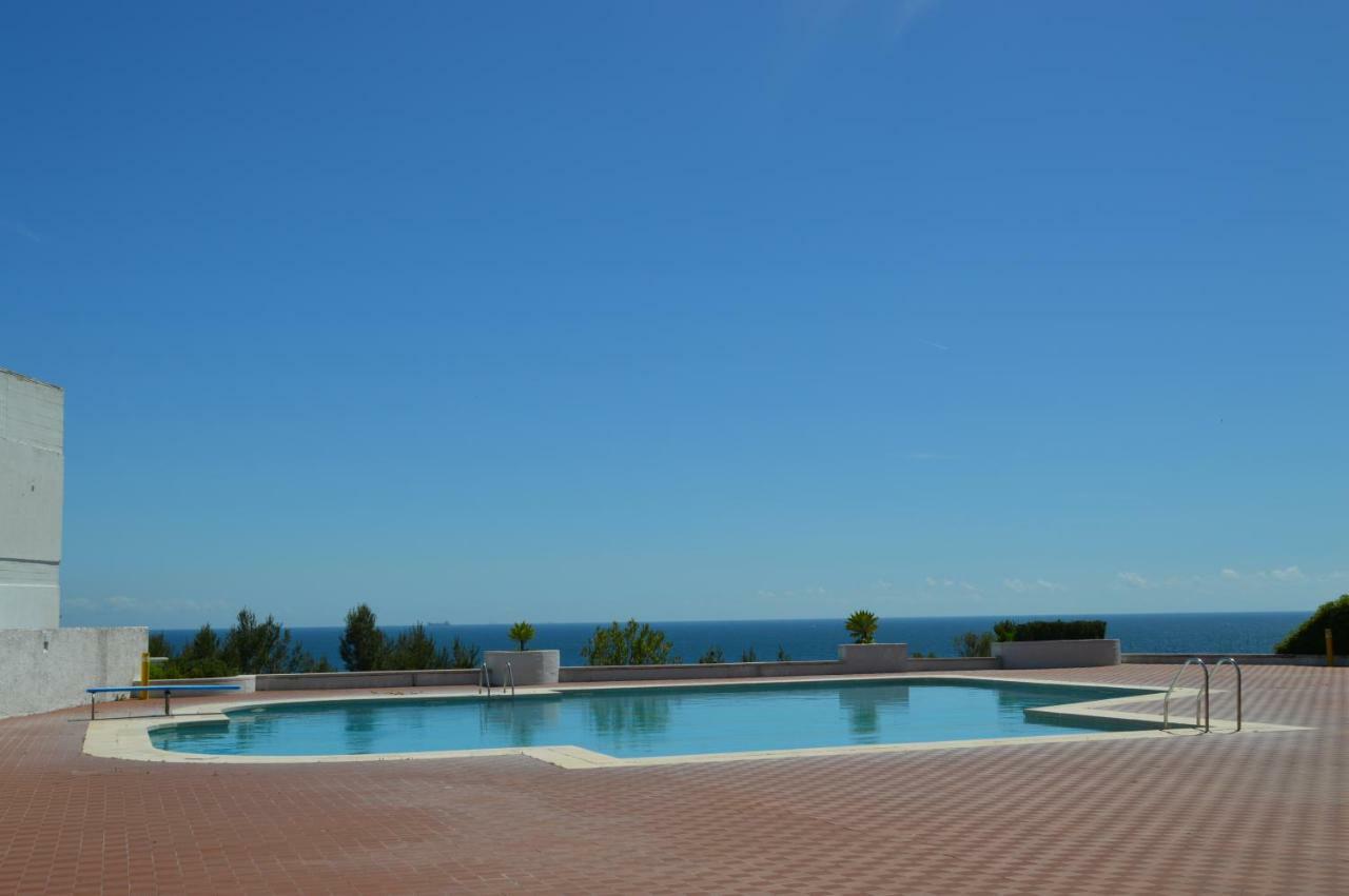 Amazing Beach & Pool Apartment With Garden Sesimbra Luaran gambar